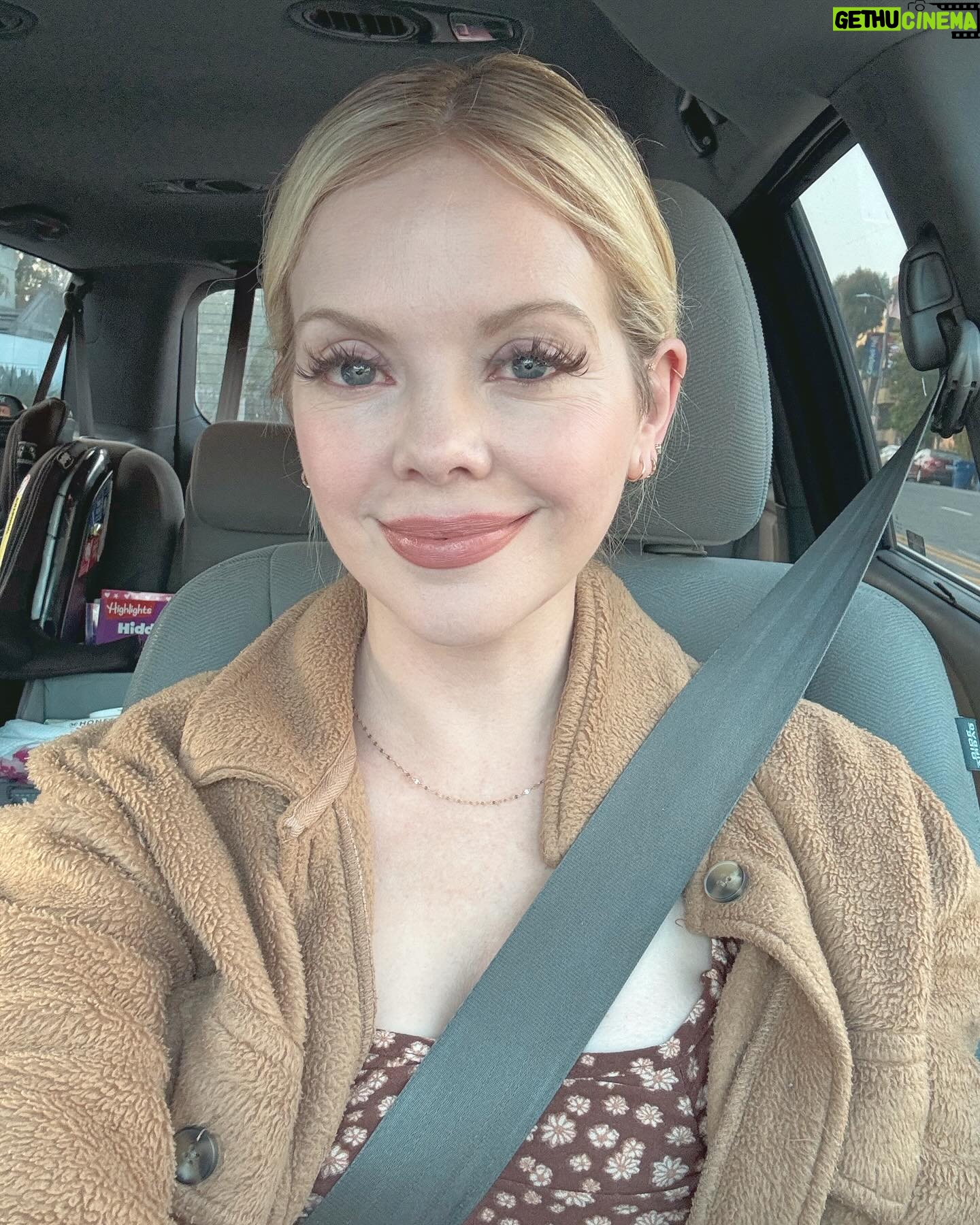 Dreama Walker - 0.9K Likes - One day youāre young and the next, the best and only picture you have of yourself is in your mini van.
