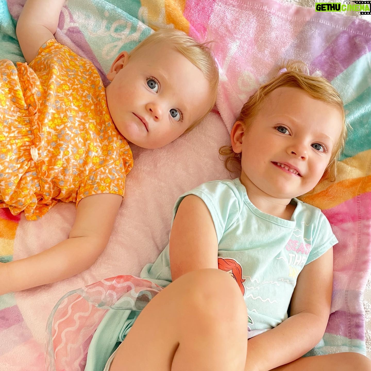 Dreama Walker - 638 Likes - Need some levity? Scroll to find a pair of sisters who find each other hilarious wearing bright colors.