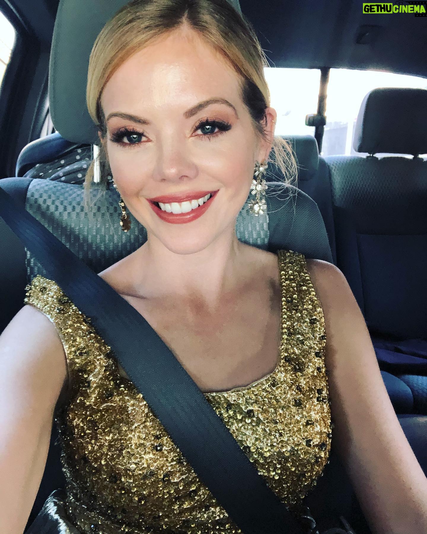 Dreama Walker - 2K Likes - When in 🎬
Hair looked amazing and it was done by @sophiasklansky !!!