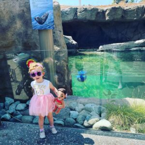 Dreama Walker Instagram - Happy 3rd (!!!) birthday to the most magical little person. She is sunshine with curls, she has a heart of gold and I think she’s just extraordinary. I love you so so much, Hanalei. 💕🎂🌈