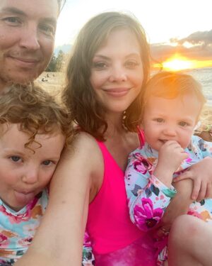 Dreama Walker Instagram - ☀️🍍🌺