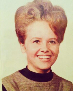 Dreama Walker Instagram - 10 years ago, your heart beat for the last time. 
Oh how I miss that ginormous heart that had room for me, my siblings, all my friends and even kids that were mean to us. You were simply the best. The most dedicated, the most encouraging and everything I like about myself I credit to you.  I chose this picture of you today because in it I can see the hope in your eyes. The way you saw everyone’s potential and believed if you loved hard enough, it could all work out. “Those who are the hardest to love need it the most.” Is what you would say. 
You’re the best hug, the best laugh, the best picker upper I’ve ever known. I miss you every day and it keeps me going knowing that you’d want me to. 💔