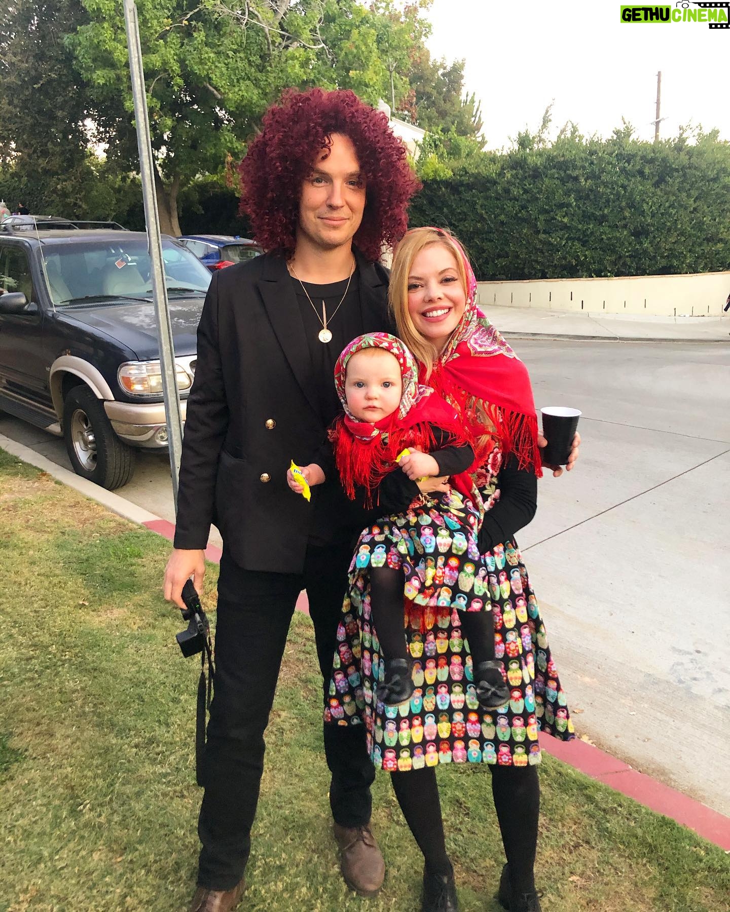 Dreama Walker - 1.4K Likes - We’re Russian Dolls!!! Get it? @c_a_mc is Natasha Lyonne?? I had to explain it, many times. My v talented sister made our amazing skirts and we had a blast trick or treating, Hanalei was overjoyed by unwrapped candy bars and our best photo was in front of this Ford Explorer 🤷🏼♀️
#russiandoll