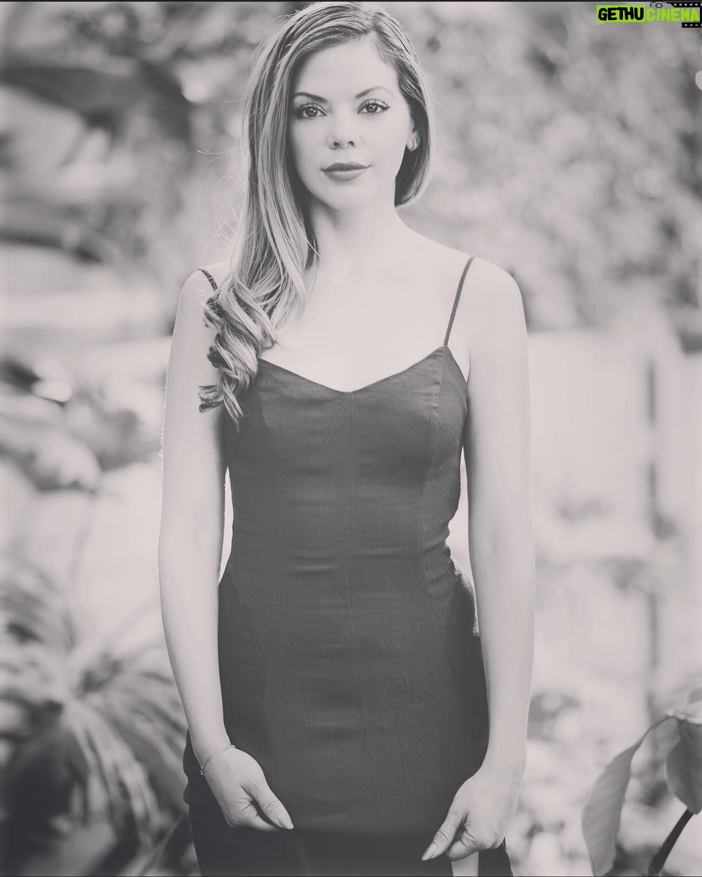 Dreama Walker - 1.8K Likes - Is this a pre-kid attractive photo of myself?
Absolutely. But thank you to all of my incredible sisters out there who love me now when I can’t remember what I was going to say and have baby barf in my hair.
#challengeaccepted @calibeets @kbstreetz @bbopnyc @cdfioe @jazmynsimon @melodymelendez @emhanly @niki_flat @nikkichinners @val0ciraptor @g8trgrl382rn @nikiinla @sseebode @stacy_stahl @wblue and @mslynnchen and @ggianna18 for the nod. Photo cred to @notoriousmpd ❤️