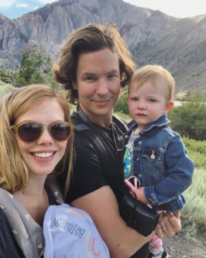 Dreama Walker Instagram - Such a fun getaway in Mammoth. Thank you @c_a_mc for carrying everything and almost everyone.