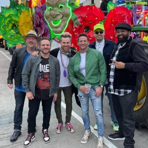 Drew Lachey Instagram - Yesterday was a bucket list moment! Mardi Gras is CRAZY!!!