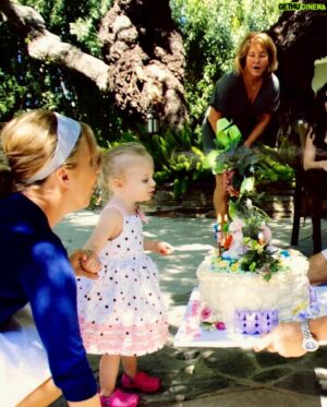 Drew Lachey Instagram - Some throwback pics from when Easter fell on Iz’s birthday! I hope you all have had a wonderful holiday and weekend with those you love 🐰🐣