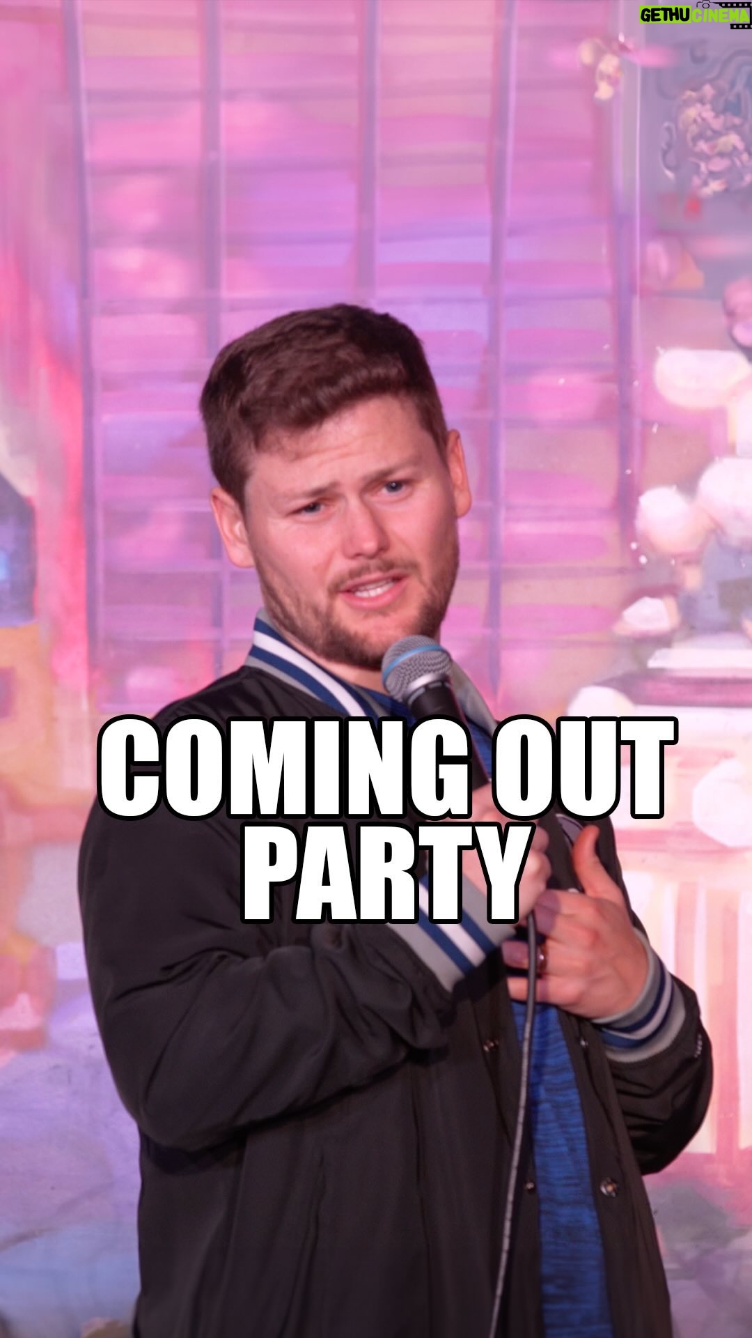 Drew Lynch - 14.3K Likes - Before you get mad at me, I got hired by a friend to write gay jokes for his coming out party. So don’t get all shitty. Whoops, the jokes have already started.
#gay #jokes #standup #drewlynch