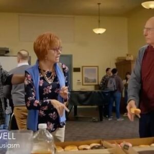 Drew Powell Instagram - Cyrus is all about donuts and hugs. What more is there?! @curbyourenthusiasm #curbyourenthusiasm #LarryDavid #TraceyUllman