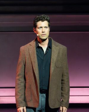 Drew Seeley Instagram - Come see why I look so confused all the time! #loveactuallylive TIX LINK IN BIO☝️🎄

@ftrlive, @thewallis, @loveactually #ftrlive, #thewallisbh