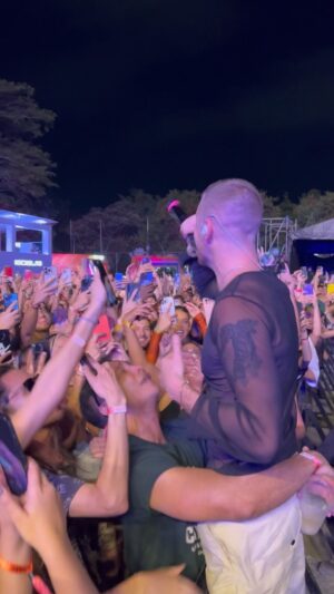Drew Taggart Instagram - Jajaja me encanta este video!!! Gracias a la gente de Medellín y Bogota!!! Dos noches inolvidable :))))