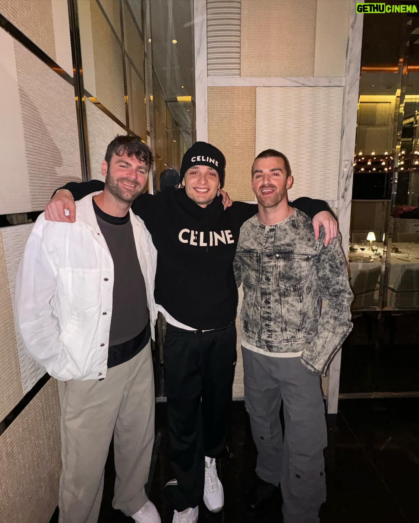 Drew Taggart - 98.8K Likes - Unbelievable. Honored to be a part of this weekend ❤️Congrats boys @killatrav @patrickmahomes @chiefs