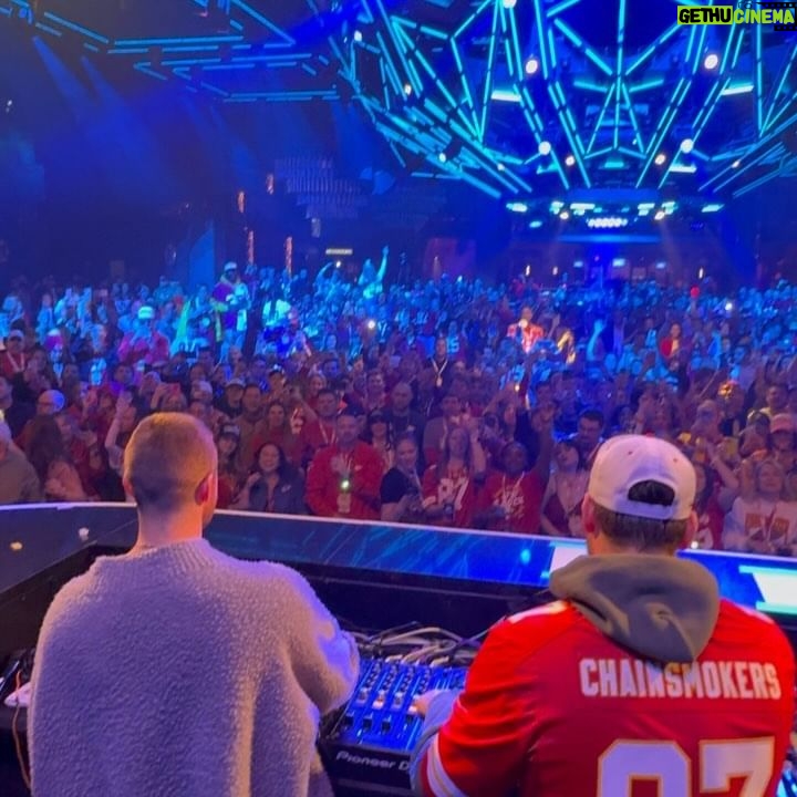 Drew Taggart - 98.8K Likes - Unbelievable. Honored to be a part of this weekend ❤️Congrats boys @killatrav @patrickmahomes @chiefs