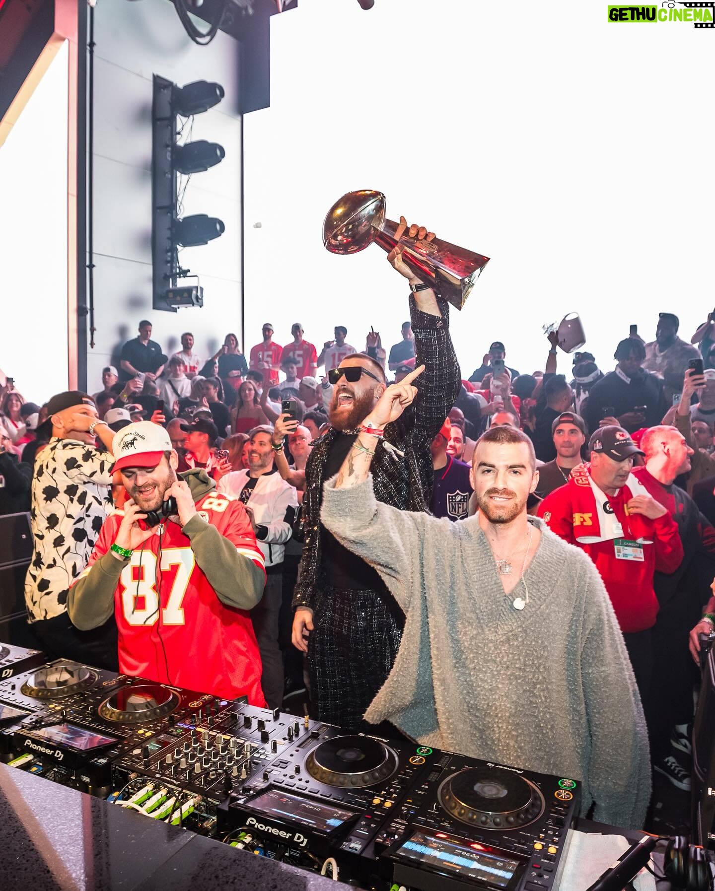 Drew Taggart - 98.8K Likes - Unbelievable. Honored to be a part of this weekend ❤️Congrats boys @killatrav @patrickmahomes @chiefs