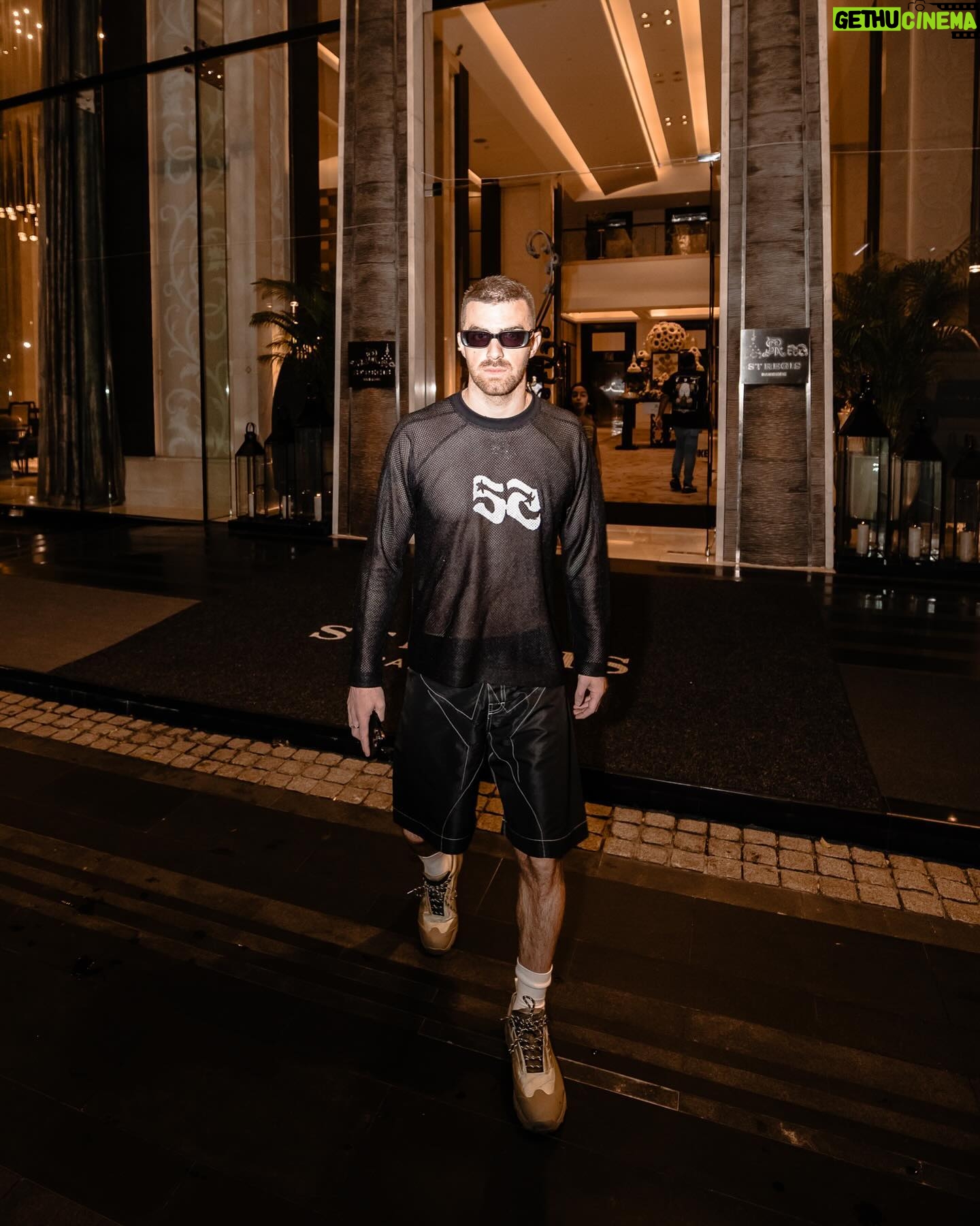 Drew Taggart - 43.4K Likes - I think that was the most insane touring weekend yet. 3 sold out shows 3 countries 3 days. 🇮🇳 🇨🇳 🇹🇭 thank you Mumbai, Foshan, Bangkok sheeeesh every show was ripping and so uniquely different. Also so incredible to see everyone reacting to ‘Addicted’ all over Asia 🙏🏻 thank you thank you