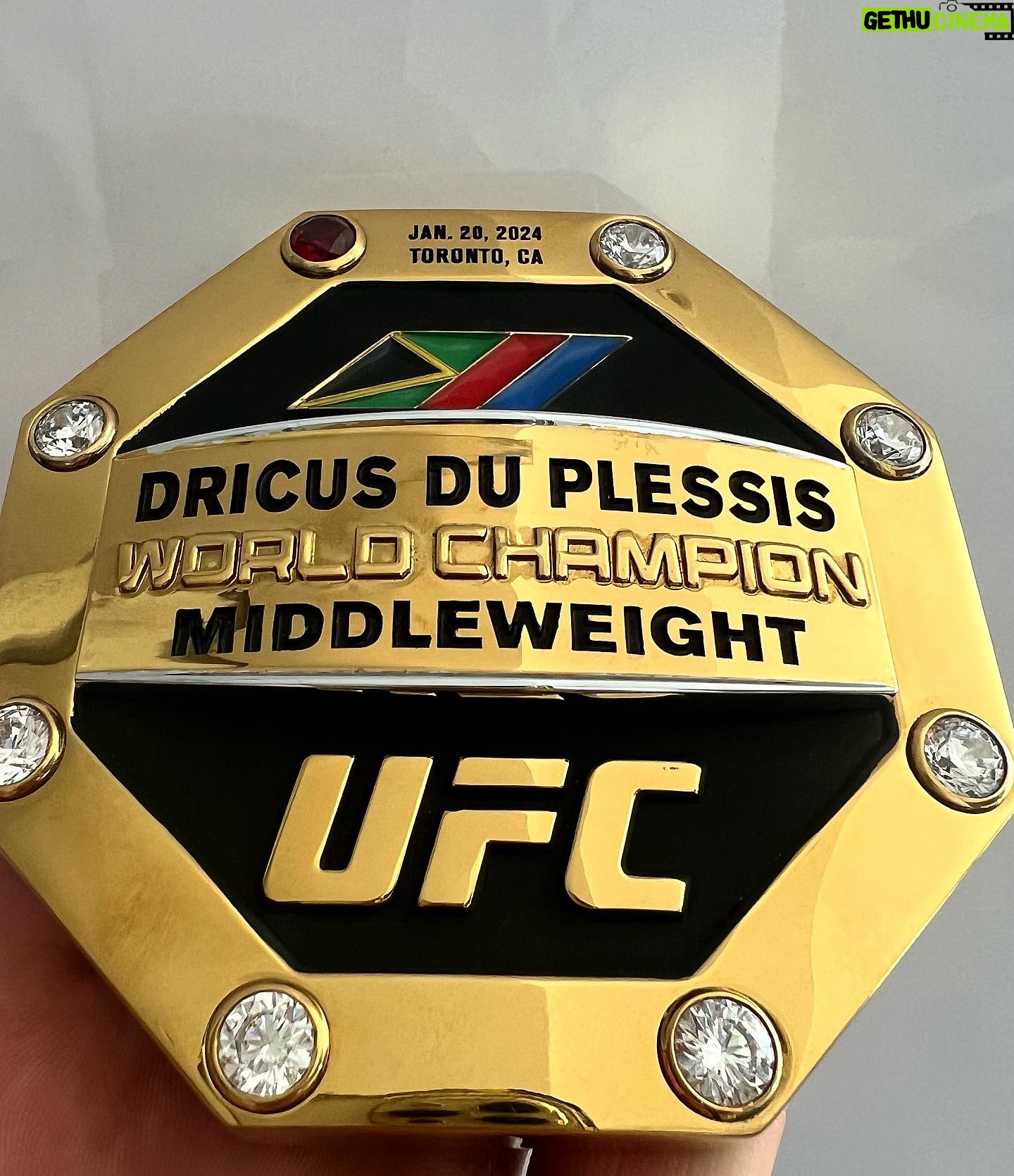 Dricus Du Plessis - 87.8K Likes - It finally arrived!
I made the promise that I’d get the 🇿🇦 on that UFC title and I’m a man of my word, so incredibly proud.
#historymade #promiseskept
#stillknocks