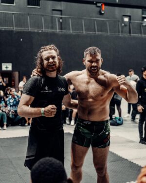 Dricus Du Plessis Instagram - The legend @dricusduplessis popped in to say hi and also showed some of his skills on the mat! 🤼✅😉