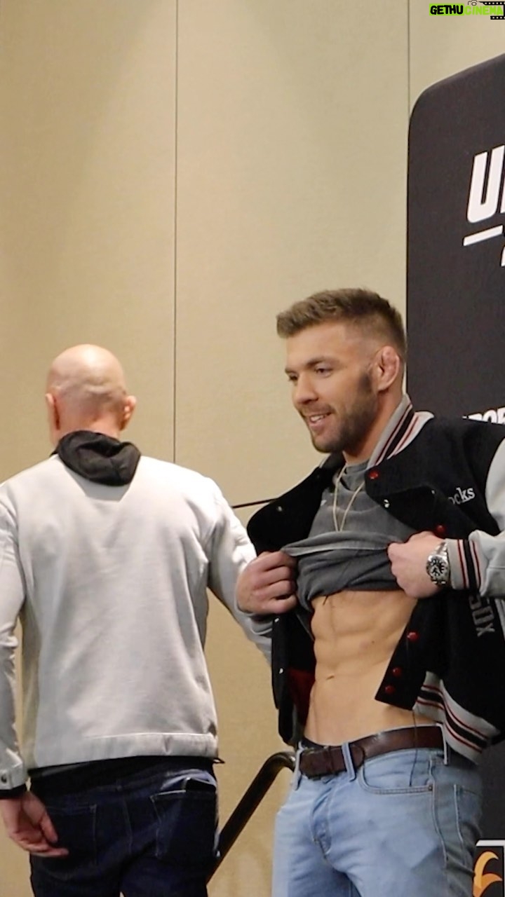 Dricus Du Plessis - 28.6K Likes - DDP gets his jacket for a 50 time perfect test history from Senior VP of Athlete Health and Performance of the UFC, Jeff Novitzky 👏
#UFC #MMA #UFC297
