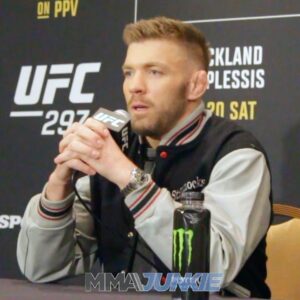 Dricus Du Plessis Instagram - Dricus Du Plessis responds to Sean Strickland’s “intense” threats 🔪 #UFC297

🔗 FULL STORY IN BIO