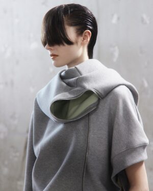 Dries Van Noten Instagram - WOMEN AUTUMN WINTER 2024

The comfort of contradiction.

Looks consist of shifting gestures – swaddling scarves, angular cuffs, stretchy skirts. Silhouettes reconsider basic shapes.

#DriesVanNoten #DVNAW24 #PFW