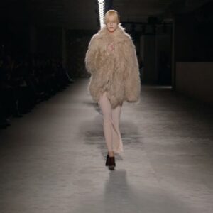 Dries Van Noten Instagram - WOMEN AUTUMN WINTER 2024

The comfort of contradiction.

Outerwear appears smoothly sculpted. Looks are assembled through stiff and soft construction. Tailoring gives way to draping and back again.

#DriesVanNoten #DVNAW24 #PFW