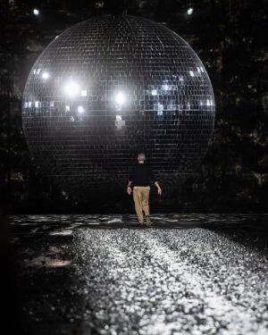 Dries Van Noten Instagram - MEN SPRING SUMMER 2025

THERE IS NO BEGINNING, NO END

#DriesVanNoten #DVNSS25 #PFW
