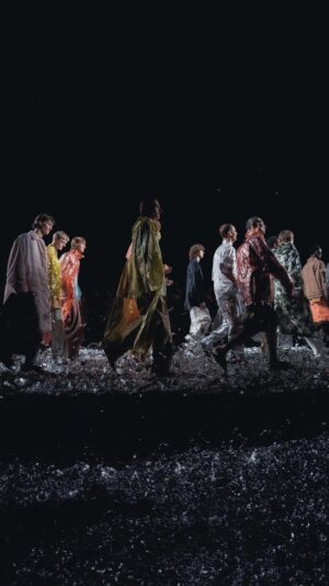 Dries Van Noten Instagram - MEN SPRING SUMMER 2025

Silhouettes offer a continuum of connection: encompassing ideas developed from classical to innovative, attesting to craft and colour.

Creative Director: Dries Van Noten
Creative concept: @VillaEugenie
@StudioDennisVanDerBroeck 
Styling: @Nancy_Rohde
Make-up: @IngeGrognard
Hair: @GaryGillHair
Manicure: @AnatoleRainey
Casting: @Piergiorgio 
Music: @Soulwaxofficial
@DavidBowie
@PhilipGlass

#DriesVanNoten #DVNSS25 #PFW