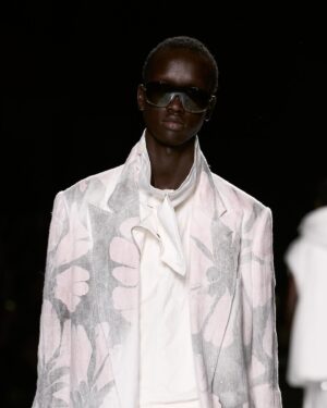 Dries Van Noten Instagram - MEN SPRING SUMMER 2025 

Suminagashi, an ancestral Japanese print technique is applied across the collection featuring large, graphic leaves and flowers. Visible layers, under to over, define the body. 

See the full show video on driesvannoten.com

#DriesVanNoten #DVNSS25 #PFW