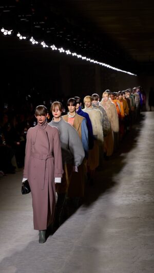 Dries Van Noten Instagram - WOMEN AUTUMN WINTER 2024

She dares to cut her own fringe. Embraces the comfort of contradictions, her femininity at once tender and strong. Exudes an ineffable mystique: discreet yet audacious.

Creative Director: Dries Van Noten
Styling: @Nancy_Rohde
Make-up: @LucyJBridge
Hair: @SamMcknight1
Manicure: @AnatoleRainey
Casting: @Piergiorgio
Production: @VillaEugenie
Music: “Haunt Me” - @Sade
Edit by @SoulwaxOfficial

#DriesVanNoten #DVNAW24 #PFW