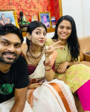 Drishya Raghunath Instagram - Shivaratri dump ❣️

#shivaratri #ethnic #mallu #malayali #saree #drishya #drishyaraghunath #cousins #familytime