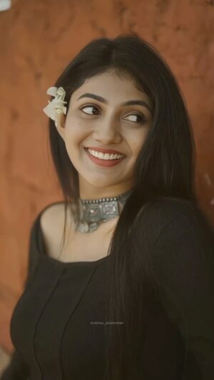 Drishya Raghunath Instagram - दिल से🫶🌸
.
#vishnuraveendranphotography #hindi #dhrishyaraghunath #indian #aesthetic