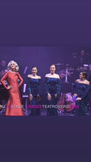 Drusilla Foer Instagram - DA DRUSILLA FOER - FRIENDS & ORCHESTRA
TEATRO VERDI
[FIRENZE 14 MAGGIO 2022]

DIREZIONE ARTISTICA FRANCO GODI 

“CHE COSA” 
@blue.dolls 

ENSEMBLE SIMPHONY ORCHESTRA diretta da GIACOMO LOPRIENO
@eso_ensemblesymphonyorchestra 

PRODOTTO DA FRANCO GODI PER BEST SOUND

PRODUZIONE ESECUTIVA:
SAVA’ PRODUZIONI CREATIVE
 
DISTRIBUZIONE:
SAVA’ PRODUZIONI CREATIVE

#DRUONSTAGE
#drusilla
#drusillafoer