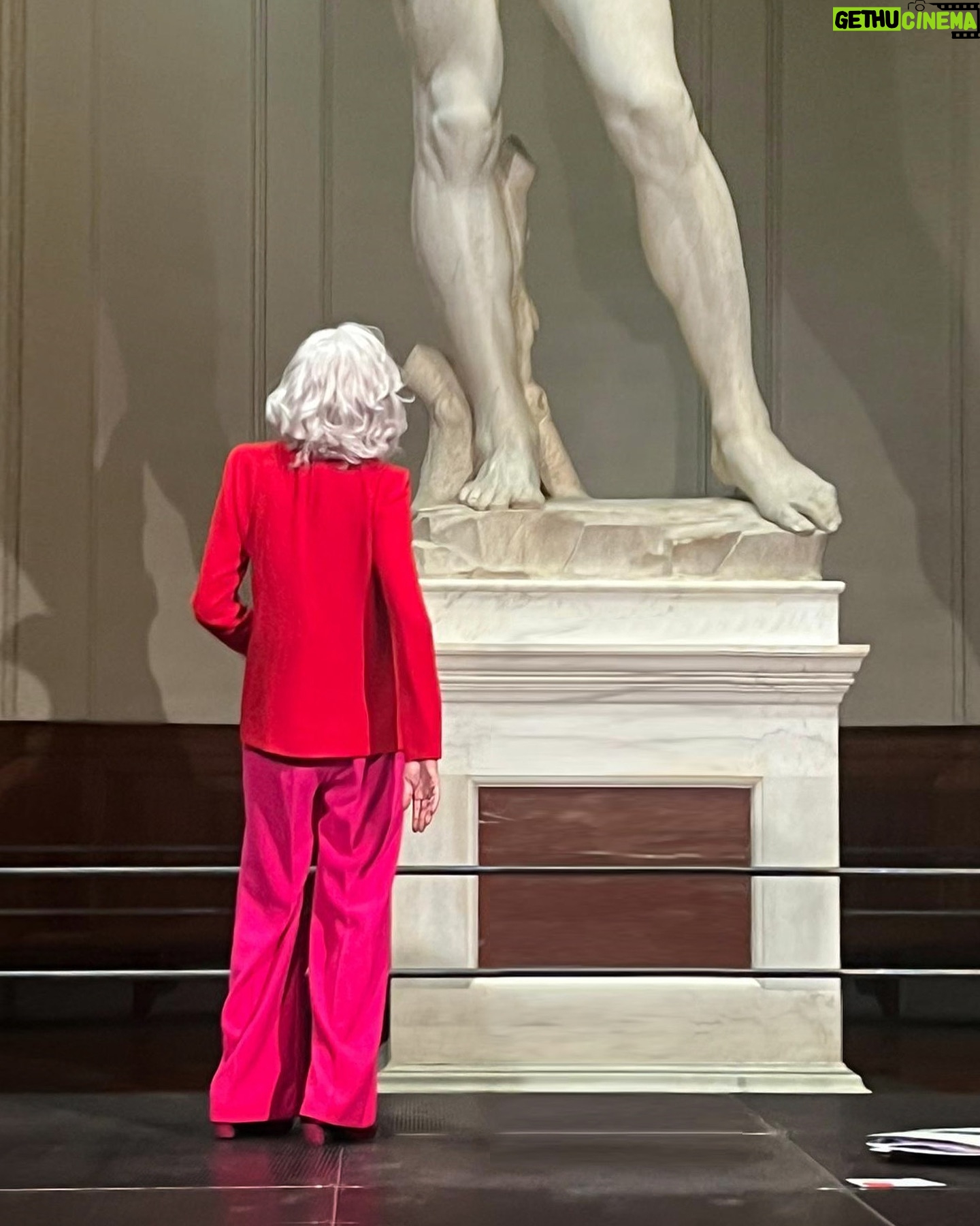 Drusilla Foer - 18.9K Likes - Ho ritrovato, dopo un pò, una foto del mio incontro con Lui.
Gran bel pezzo dāuomo, ancora...
Grazie aĀ Cecilie Hollberg di avermi invitata aĀ chiaccherare di Venere, Cupido e di Michelangelo, uno bravo...
Visitate la Galleria dellāAccademia di Firenze.Ā
Fatelo, non intendo essere contraddetta. ā¤ļø
.
.
#drusilla #drusillafoer