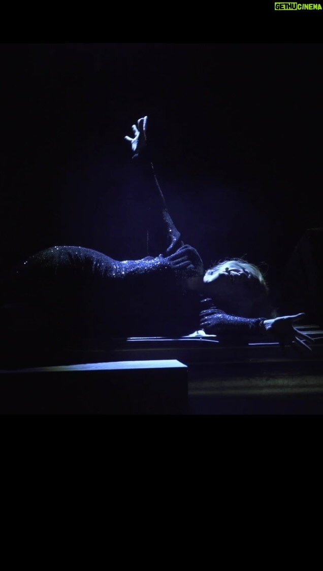 Drusilla Foer - 5.3K Likes - DEDICATO A CHI C’È
A CHI C’È STATO
A CHI È NELL’UNIVERSO
Da giugno sarò di nuovo in tournée in tutta Italia ❤️