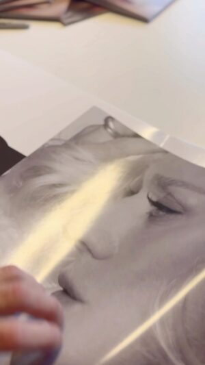 Drusilla Foer Instagram - “DRU”
ORA DISPONIBILE! 
Il mio primo album in due formati da collezione con i testi dei brani e fotografie originali:
🔸VINILE in edizione limitata numerata
🔸CD maxi (disponibile anche autografato in tiratura limitata)

@bmgitaly 
Prodotto da Franco Godi per Best Sound

Clicca qui 👇 [e al Link in Bio] 

https://drusillafoer.lnk.to/DRU

#dru #drusilla #drusillafoer #bmg #bestsound