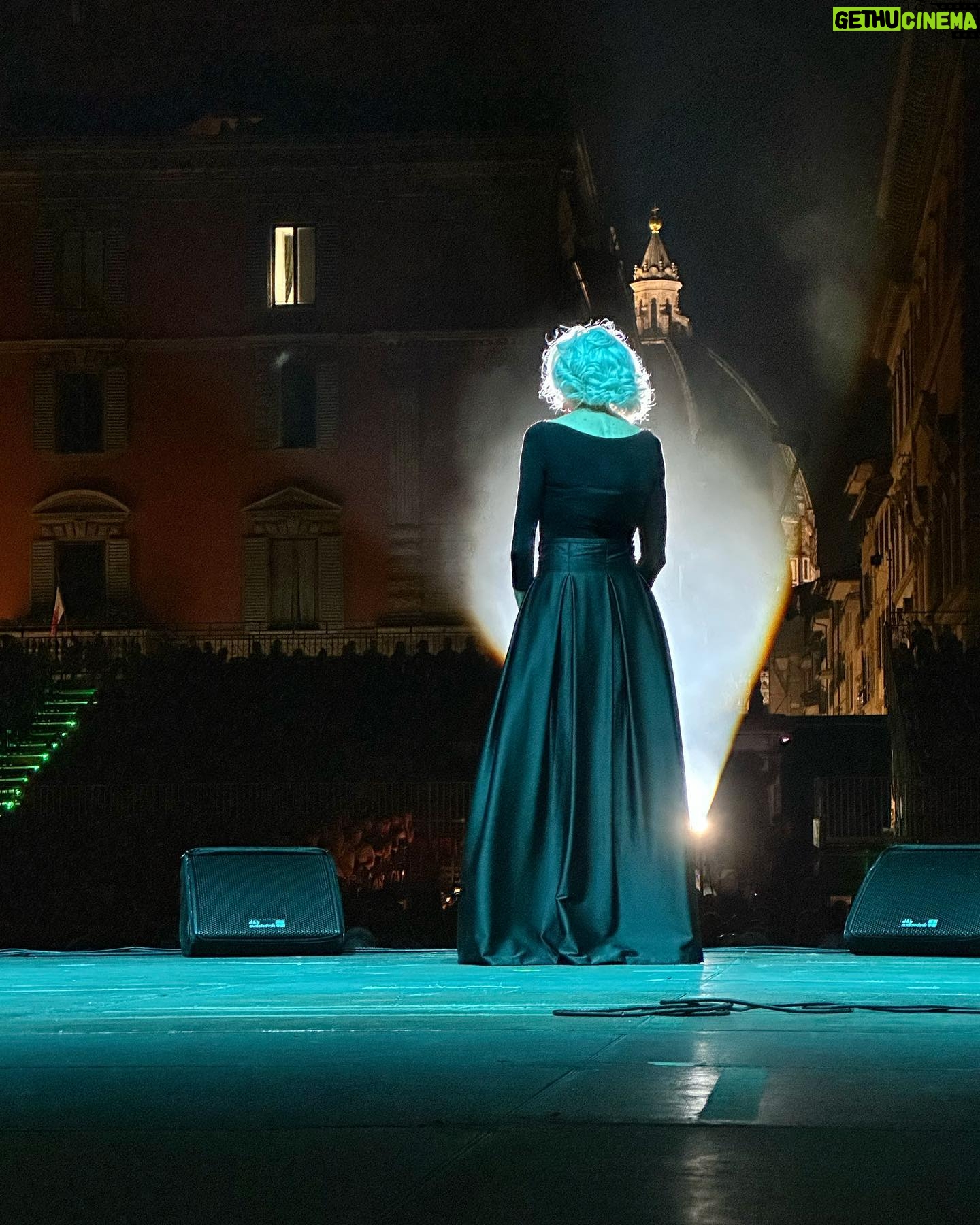 Drusilla Foer - 5.7K Likes - Ogni parola ĆØ insufficiente per descrivere l'emozione di quella sera.
Grazie.