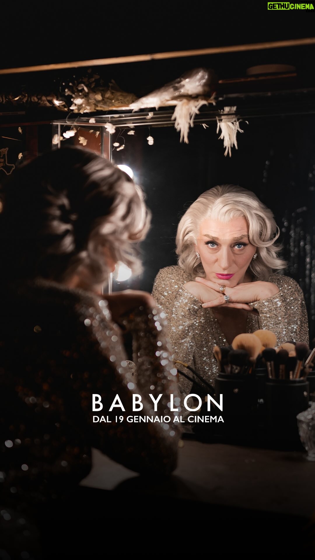Drusilla Foer - 8.6K Likes - Più grande è il sogno…più alto è il prezzo.
Oggi vi porto nella Hollywood degli anni ’20 di #Babylon, il nuovo film di Damien Chazelle con Brad Pitt e Margot Robbie, in uscita il 19 gennaio solo al cinema.
@paramountpicturesitalia #ParamountAD