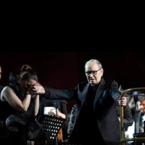 Dulce Pontes Instagram - A saudade aperta...🙏🏻♥️🫂

#enniomorricone #dulcepontesoficial