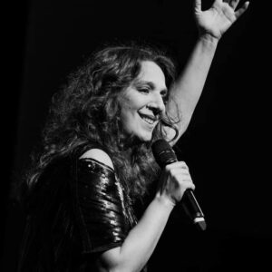Dulce Pontes Instagram - Algumas fotos do concerto em S. Miguel: obrigada a todos, um abraço no ♥️

👗 @fatimalopes.official

#dulcepontesoficial #dulcepontes