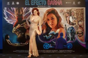 Dunia Rodríguez Instagram - Llegó la noche del prestreno de @el_efecto_darma 👩🏻‍🚀🧑🏻‍🚀🪐

Han tenido que pasar casi dos días para poder digerir este tornado maravilloso. Estaremos en cines a partir del día 15 de Septiembre y eso me hace muy feliz. Me hace feliz que este proyecto fuera un antes y un después para mí, para muchos; no solo por interpretar a Darma o cantar canciones y escribirlas para la BSO junto con artistas enormes… me hacen feliz las personas que hay en él. Me hacen feliz las personas con las que lo he compartido y lo comparto. Me encantará compartirlo con vosotros. ¡Os espero en el cine! 💗🪽

Me faltan mil fotos. Quisiera ponerlas todas, con todo el mundo. Las pondré.  Os voy a dar la turra para rato 😂❤️

“Cada película tiene su momento, y este es el nuestro.” ⚡️