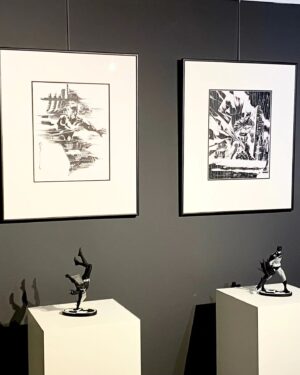 Dustin Nguyen Instagram - I always love seeing where my original art ends up and what kind of homes they get. My original cover for Batman Beyond White Knight ended up in Germany next to an additional 11x17 pen and acrylic ink commission to match my first Batman B&W statue along with my Batman Beyond black and white statue. 

A beautiful display Marc, I'm so glad it went to you. Vielen Dank.

#batman #batmanbeyond