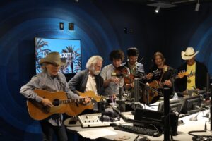 Dwight Yoakam Instagram - Back on Greater Bakersfield this week! Catch part 2 of Dwight and @bobweir’s interview by tuning into Dwight Yoakam & The Bakersfield Beat on @SiriusXM radio (ch. 349) tonight at 6pm PT / 9pm ET.

- D Team

#dwightyoakam #bobweir #gratefuldead #deadandcompany #greaterbakersfield #dwightyoakamandthebakersfieldbeat

📸: @emily.joyce.photography