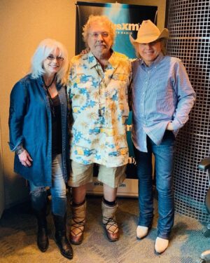 Dwight Yoakam Instagram - Emmylou Harris is back on Greater Bakersfield with special guest, Brian Ahern! They will be joining Dwight for part two of their interview. Tune into Dwight Yoakam & The Bakersfield Beat on @SiriusXM radio (ch. 349) tonight at 8pm PT / 11pm ET.

- D Team 

#dwightyoakam #emmylouharris #dwightyoakamandthebakersfieldbeat #greaterbakersfield #siriusxm

📸: @emily.joyce.photography