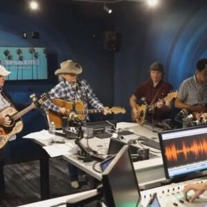 Dwight Yoakam Instagram - In fond memory of Keith Allison, @SiriusXM is re-airing part 2 of Dwight’s interview with Keith on Greater Bakersfield. Tune into Dwight Yoakam & The Bakersfield Beat on SiriusXM radio (ch. 349) tonight at 8pm PT / 11pm ET.

- D Team 

#dwightyoakam #keithallison #dwightyoakamandthebakersfieldbeat 

📸: @emily.joyce.photography