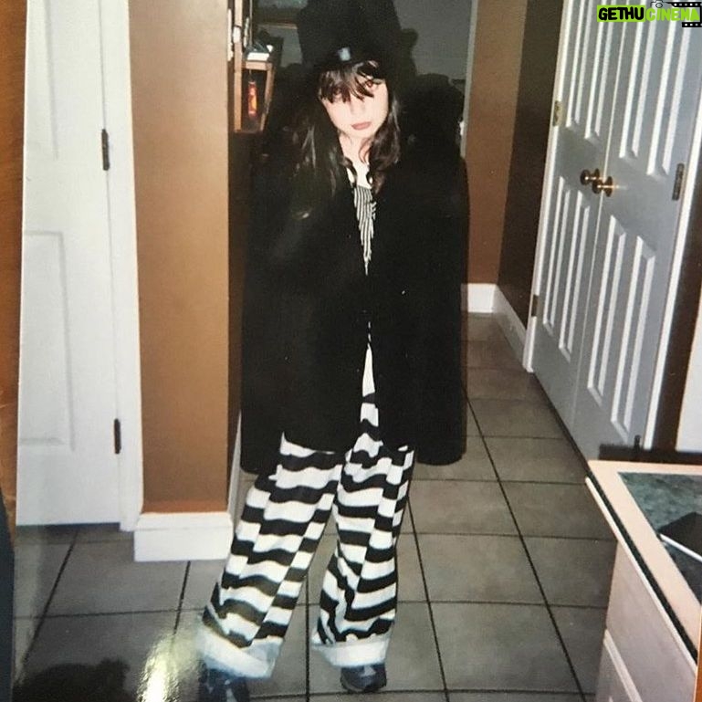 Dylan Gelula - 1.6K Likes - Dylan “yeah this picture tracks” Gelula