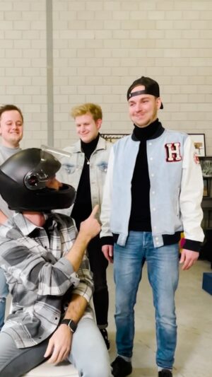 Dylan Haegens Instagram - Je moet íets doen in de pauze met je team.