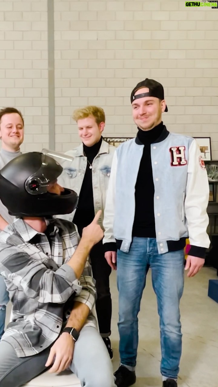 Dylan Haegens - 19.7K Likes - Je moet íets doen in de pauze met je team.
