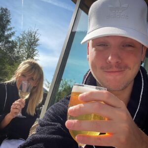 Dylan Haegens Instagram - Ey maar wij genieten hier prima in Swiss.