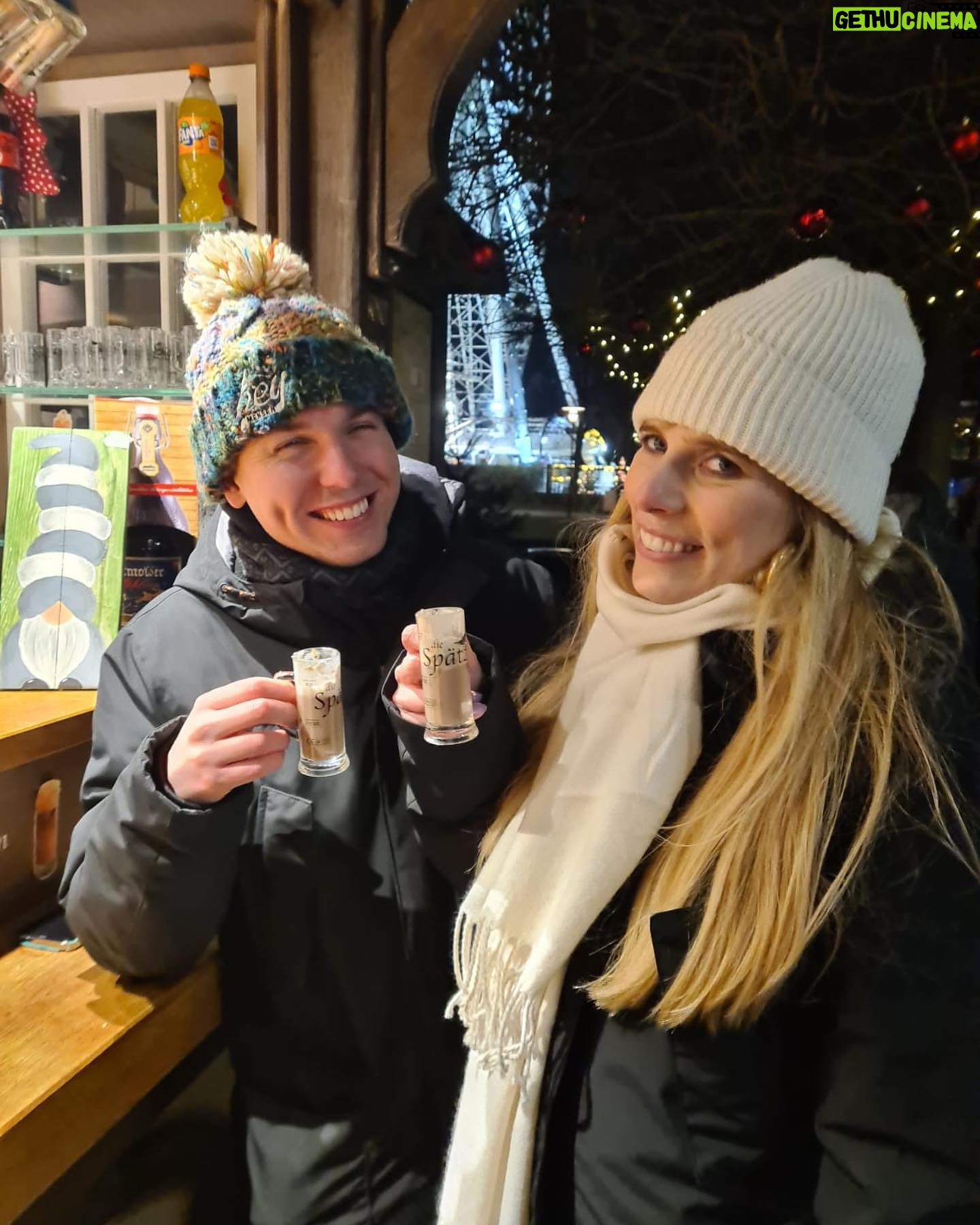 Dylan Haegens - 14.8K Likes - Iemand zei tegen mij dat het vandaag ging sneeuwen dus ik dacht o leuk dan post ik deze foto. Maar nu sneeuwt het niet en slaat deze foto eigenlijk helemaal nergens op.