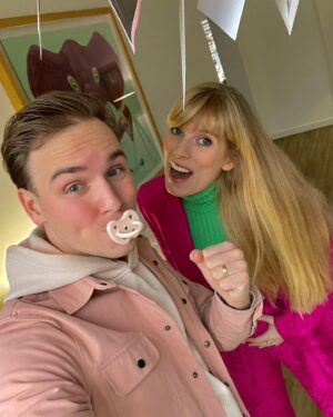 Dylan Haegens Instagram - Swipe om te zien of wij ouders worden van een jongetje of meisje… 🍼🐣
